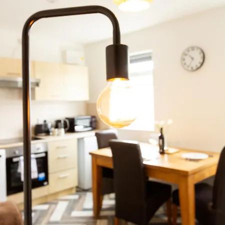 Cosy & Compact Apartment In Swinton Manchester Exterior photo