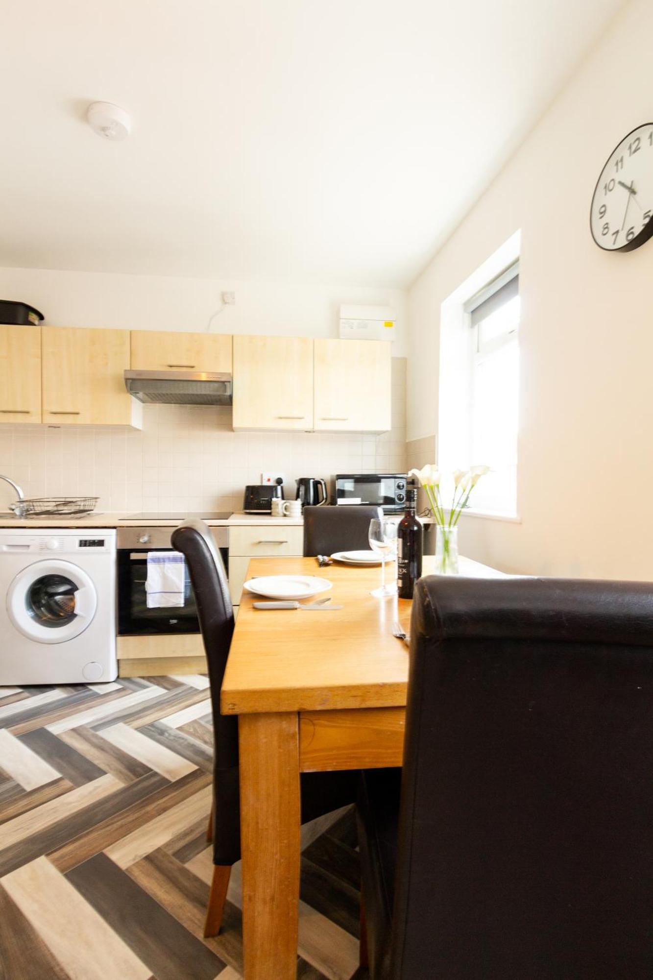 Cosy & Compact In Swinton *