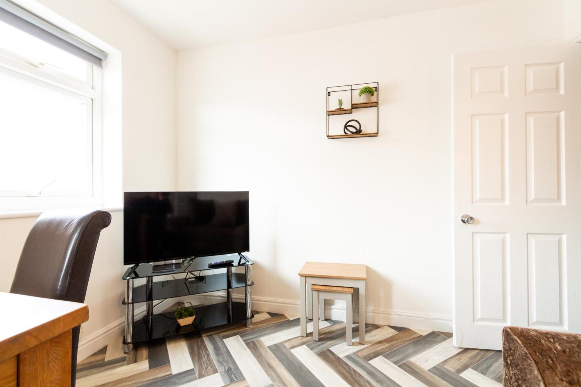 Cosy & Compact In Swinton